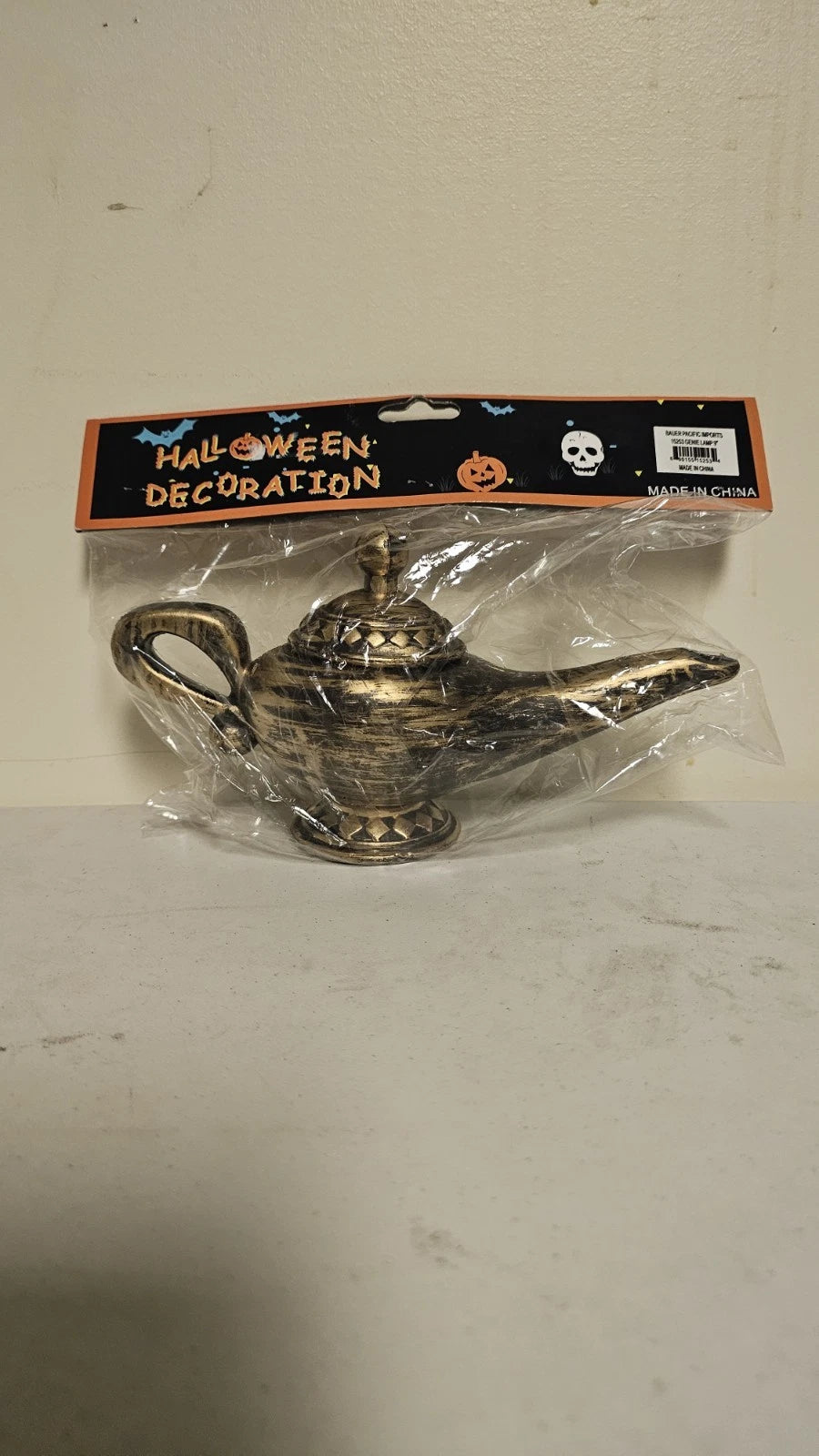 9" Plastic Genie Lamp Gold/Brass Sultan/Harem Costume Opening lid and spout V893